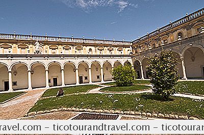Besuchen Sie Das Nationalmuseum Und Das Kloster San Martino
