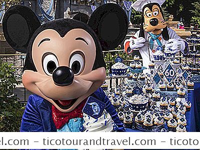 Disneyland A Salué Les Années 60 Avec Sa Célébration Du Diamant