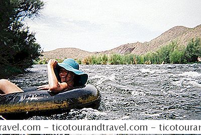 照片：亚利桑那州凤凰城附近的Salt River Tubing