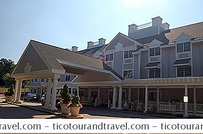 Two Trees Inn: Et Foxwoods Hotel