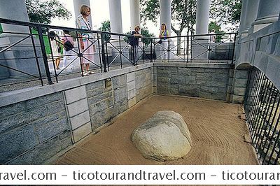 Mengunjungi Plymouth Rock Di Massachusetts